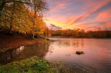 Obraz premium Lake at sunset