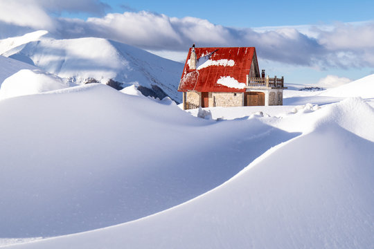 Casa abbandonata nella neve