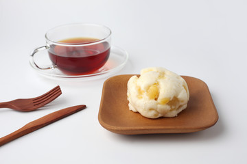 鬼まんじゅうと紅茶 白背景