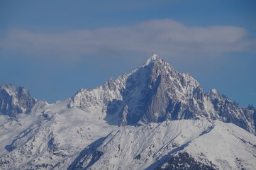 Fototapeta na wymiar Montagne dans les Alpes