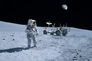 Fotobehang Astronaut in de buurt van de maanrover op de maan. Met land aan de horizon. Elementen van deze afbeelding zijn geleverd door NASA. © Artsiom P