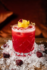 cocktail wiht fresh blackberries and lemon