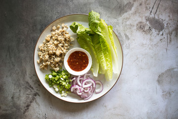 Thai Chicken Lettuce Wraps with Onions
