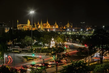 Deurstickers Night aerial view on Wat Phra Kaew or Wat Phra Si Rattana Satsadaram, Temple of the Emerald Buddha and Grand Palace. Beautiful Landmark of Bangkok City, Bangkok, Thailand. © murmakova
