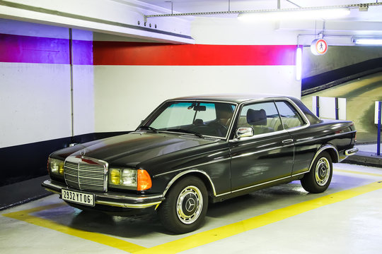 Mercedes-Benz C123 E-class