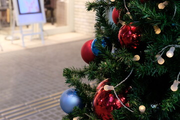 東京丸の内のクリスマスツリーとイルミネーション