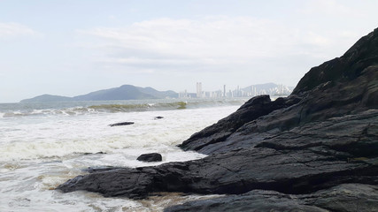 Fototapeta na wymiar Beautiful Stone and the Sea in Camboriú, Santa Catarina, Brazil