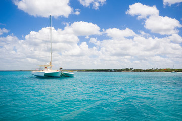 Obraz premium Luxury yacht anchored on turquoise water of Caribbean Sea, Dominican Republic
