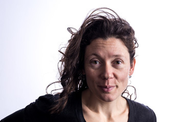 femme cheveux en désordre