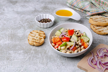 Salad with beans and fresh vegetables