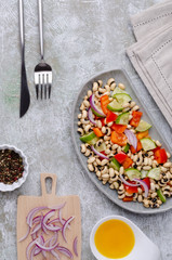 Salad with beans and fresh vegetables