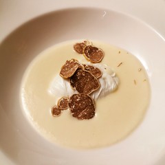 Uovo in camicia con fonduta di reschera e tartufo d'alba