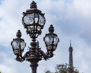 Fototapeta na wymiar Paris lamps with Eiffel