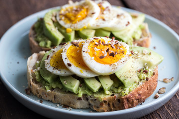 toast with avocado and egg