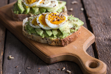 toast with avocado and egg