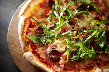 pizza with ham and cheese