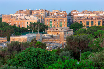 Naklejka premium Malta. Aerial view of the old town and the bay on a sunny morning.