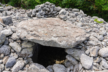 相島積石塚群（国指定史跡）
