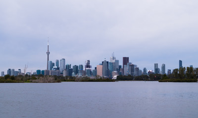 Fototapeta premium Toronto sky line on a cloudy day