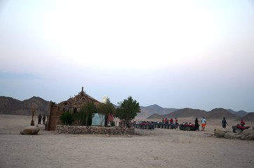 Village bédouin dans le désert ( Hurghada -Égypte)
