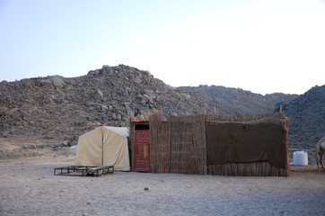 Village bédouin dans le désert ( Hurghada -Égypte)