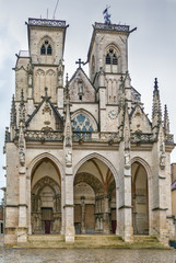 Fototapeta na wymiar Church Notre-Dame, Semur-en-Auxois, France