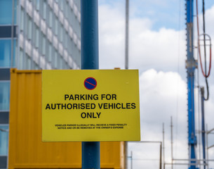 Sign warning that parking is for authorised vehicles only