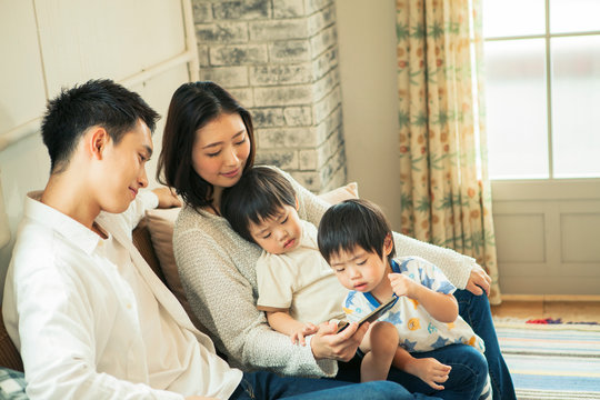「かぞく」の写真素材 | 337,761件の無料イラスト画像 | Adobe Stock