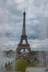 eiffel tower between fountains