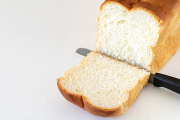 一斤の食パンとパン切り包丁