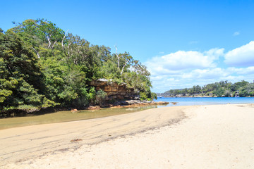 Fototapeta na wymiar Collins Flat Beach, Sydney Harbour National Park,