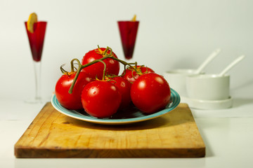 Tomates sobre tabla