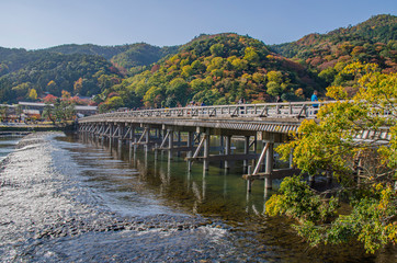 Obraz premium 京都 嵐山の渡月橋