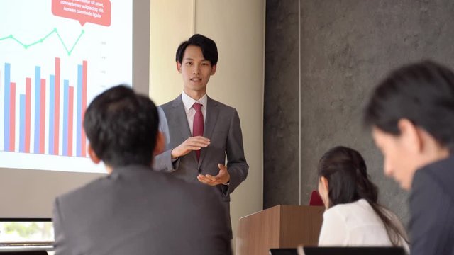 ビジネス　プレゼンテーション