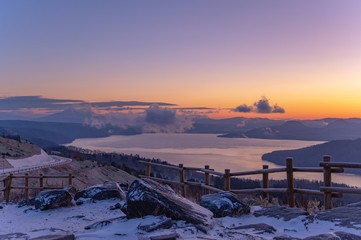 初冬、うっすらと雪の積もった美幌峠の朝。
