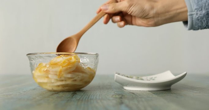 Putting citron and lotus root marmalade on plate
