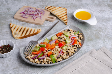 Salad with beans and fresh vegetables