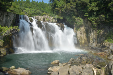 Fototapeta na wymiar 関之尾の滝