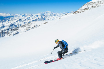 Fototapeta na wymiar Skifahren in der spektakulären Monte Rosa-Region