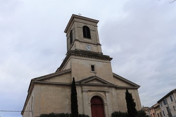 Fototapeta na wymiar Eglise Saint Bach dans le village de Suze La Rousse - Département de la Drôme - France - Eglise construite en 1848