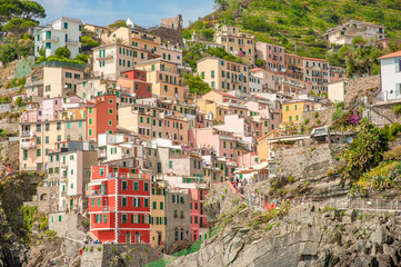 Fototapeta na wymiar Colorful houses along the coastline of Cinque Terre area in Riomaggiore, Italy