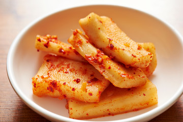 Kkakdugi, Korean spicy radish pickles 