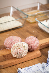 Panierte Scotch Eggs Eier in Schweine Fleisch Wurstbrät und Paniermehl 