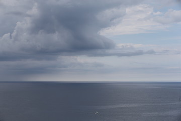 Fototapeta premium Baie et ciel d'orage
