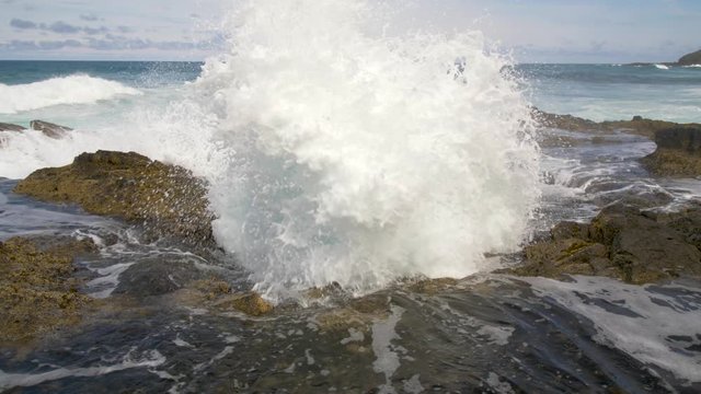 Amazing, epic slow motion capture of the ocean water exploding from the mouth of Thor&rsquo;s Well, an awesome natural wonder landmark on the PNW coast on the beautiful teal and blue Pacific Ocean, USA  