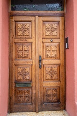 historisches tor in einer pfälzischen stadt
