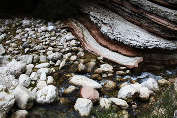 Fototapeta na wymiar water flowing through the rocks
