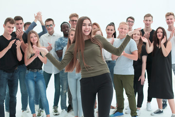 Obraz premium in full growth. group leader standing in front of her team