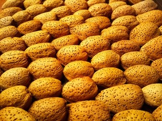 Organic dried almonds with shell 
