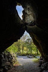 Reckenhöhle Höhle Sauerland Ausgang Hönnetal Balve Tropfsteine Felsen Licht Sonne Naturschutzgebiet